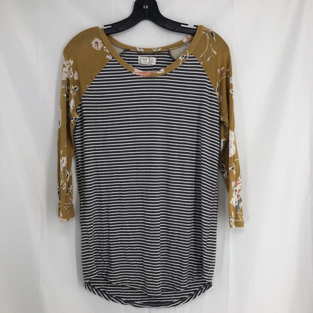 Maurice's 24/7 Women's Sz XS Multi Color Floral Pattern Top Pullover Soft